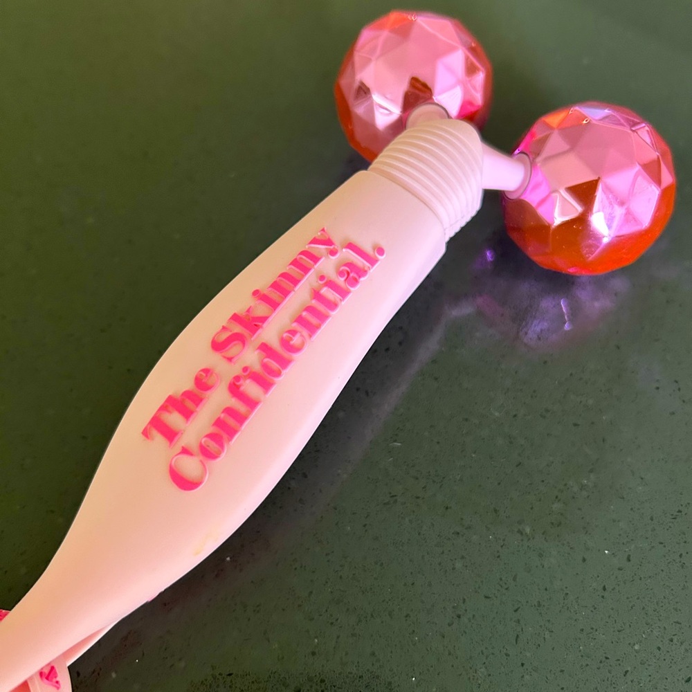 The Skinny Confidential Pink Facial Roller